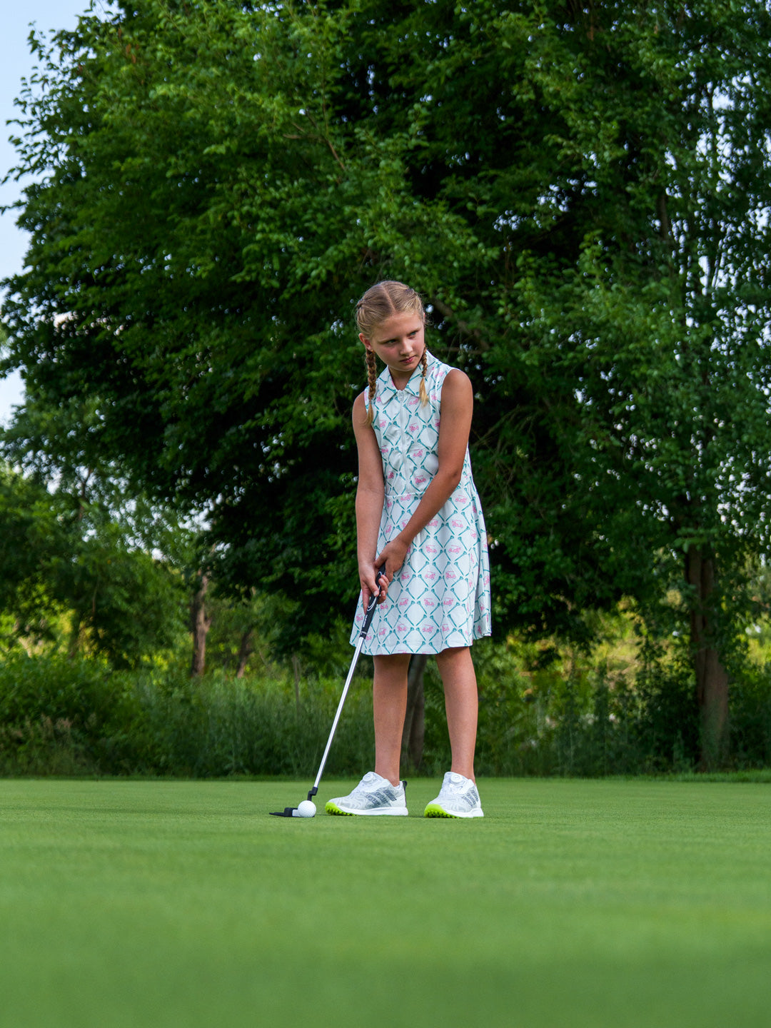 Junior golfer with the Tour Edge Max-J Blue set